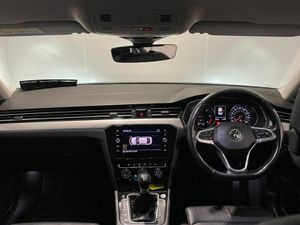 Volkswagen Passat 2.0 TDI SEL 150PS 4DR - Image 3