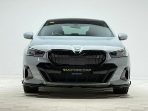 BMW i5 40 M SPORT EDRIVE *PAN ROOF* - Image 2