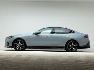 BMW i5 40 M SPORT EDRIVE *PAN ROOF* - Image 4