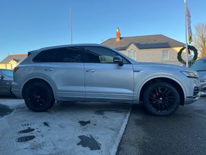 211 Volkswagen Touareg commercial - Image 4