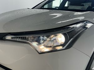 Toyota C-HR HYBRID LUNA 4DR AUTO**SEMI DIGITAL DAS - Image 2