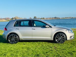 Volkswagen Golf ONLY 56K KMS / AUTO / FINANCE AVAI - Image 3