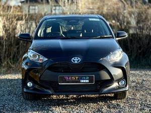 2025 Toyota Yaris Luna 1.5 petrol Hybrid Automatic - Image 3