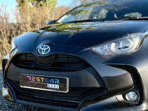 2025 Toyota Yaris Luna 1.5 petrol Hybrid Automatic - Image 4