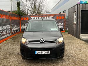 ==STUNNING VAN//BEAUTIFUL COLOUR//NEW DOE//3 SEATE - Image 3