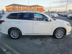 MITSUBISHI OUTLANDER 2.4 EXCEED SAFETY AUTO PHEV - Image 4