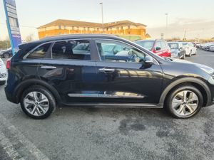 KIA NIRO 64KWH EV 4 PLUS **SUNROOF + HUGE SPEC** - Image 4
