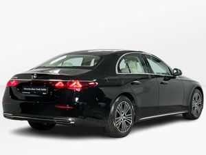 Mercedes-Benz E-Class 220d Exclusive - Reversing C - Image 4