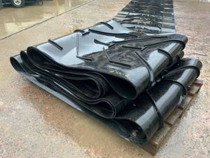 55 WIDE RUBBER MATTING.574. - Image 2