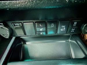 2022 TOYOTA HILUX INVINCIB X D-4D 4WD INVINCIBLE D - Image 4