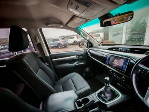 2020 TOYOTA HILUX INVINCIBLE D-4D 4WD DCB - Image 4