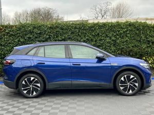 Volkswagen ID.4 PURE LIFE 52KWH // 19" DIAMOND CUT - Image 2