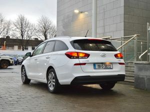 Hyundai i30 Tourer Petrol Deluxe Turbo - Image 4