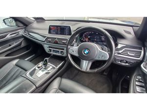 BMW 7-Series 730d  M SPORT **SUN ROOF** - Image 4