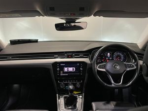 Volkswagen Passat 2.0 TDI SEL 150PS 4DR - Image 3
