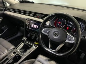 Volkswagen Passat 2.0 TDI SEL 150PS 4DR - Image 4