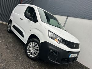 2022 Peugeot Partner - Image 2