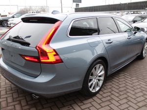 2.0D4 MOMENTUM 5DR ESTATE AUTOMATIC // STUNNING CA - Image 4