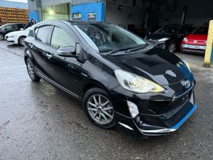 2016 Toyota Aqua Hybrid Automatic Alloys/Car Play - Image 4