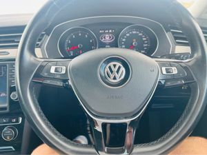 Volkswagen Passat Hi-Line - Massive Spec - Image 3