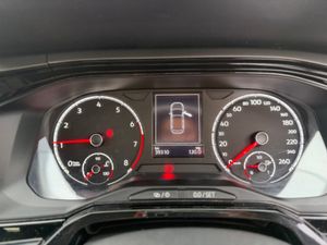 Volkswagen Polo VERY LOW MILEAGE - TRENDLINE 1.0 M - Image 2