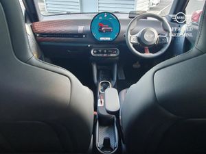 Mini Cooper Cooper E - Image 4