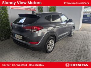 Hyundai Tucson 1.7 SE NAV BLD 116PS 5DR - Image 2