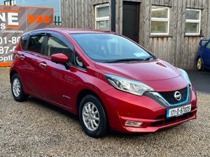 ==HYBRID//LOW KMS//AUTO//LIKE NEW - Image 4