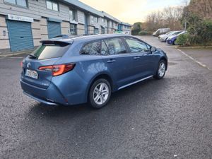 TOYOTA COROLLA LUNA / 2022 / 1.8 Petrol Hybrid - Image 4