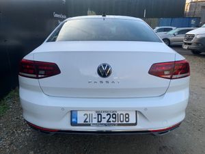 VOLKSWAGEN PASSAT 2.0 TDI 150 BHP R LINE 4DR - Image 4