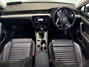 Volkswagen Passat SEL ELEG Highline - Image 3