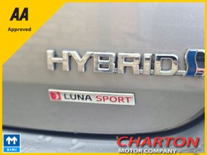 Toyota Auris HYBRID LUNA SPORT AUTO 4DR - Image 3