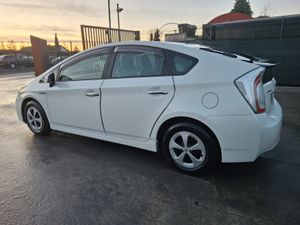 142 Toyota Prius  1.8 Hybrid  Automatic - Image 4