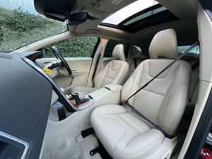 Volvo XC60 CLASSIC 2.0D // SERVICE HISTORY // OPEN - Image 2