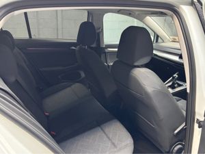 Volkswagen Golf LIFE 2.0 TDI 115HP 5DR - Image 2