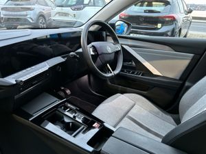 Opel Astra Elegance PHEV 1.6 180ps 8 Speed Auto - Image 3