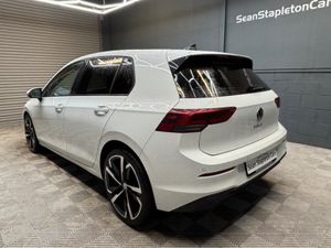 Volkswagen Golf LIFE 2.0 TDI 115HP 5DR - Image 2