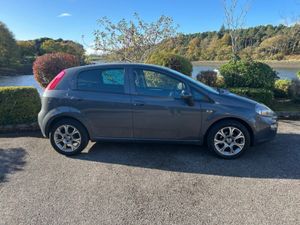 Fiat Punto LOUNGE 1.2 5dr ** LOW KMS ** - Image 3