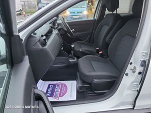 Dacia Duster COMFORT BLUE DCI 115 MY 4DR - Image 3