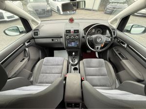 Volkswagen Touran ( 152 REG ) HIGHLINE EDITION 7 S - Image 3