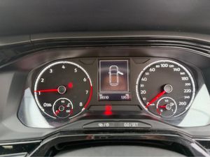 Volkswagen Polo VERY LOW MILEAGE - TRENDLINE 1.0 M - Image 2