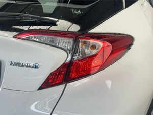 Toyota C-HR HYBRID LUNA 4DR AUTO**SEMI DIGITAL DAS - Image 3