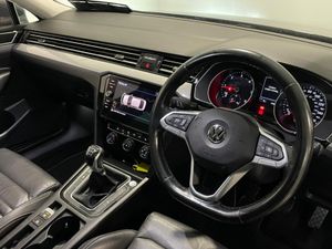 Volkswagen Passat 2.0 TDI SEL 150PS 4DR - Image 4