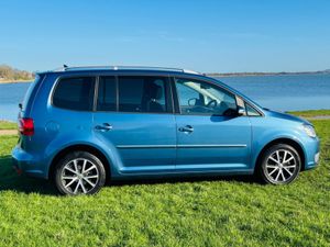 Volkswagen Touran PETROL, AUTO 7 SEATS, FINANCE AV - Image 3