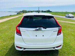 Honda Jazz HYBRID /  FINANCE AVAILABLE - Image 4