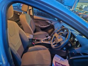 Ford Focus Zetec 5DR 1.5TD 95PS 6SPD 4DR - Image 4