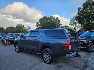 Toyota Hilux 2.4 D4D Invincible 4WD D/C 4DR - Image 2