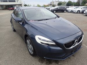 Volvo V40 2.0 D4 SE LUXURY PLUS DIESEL AUTOMATIC / - Image 2