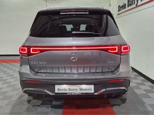 Mercedes-Benz EQB 300 AMG LINE PREMIUM (PAN ROOF / - Image 4