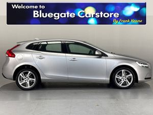 Volvo V40 D2 MOMENTUM AUTO**REVERSE CAMAERA**PARKI - Image 3